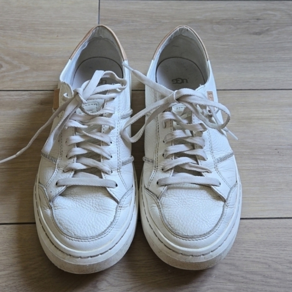 UGG Alameda Lace Up Sneaker Shoes Women Size 9